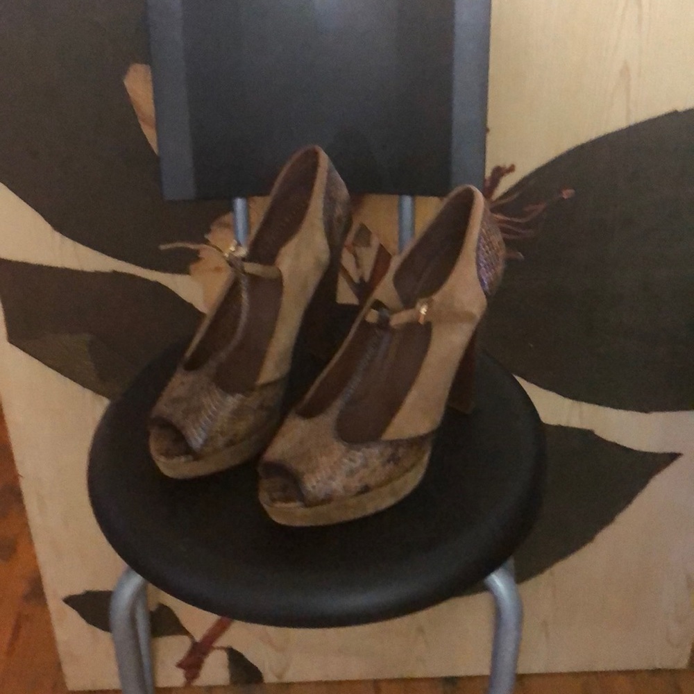 High heel shoes